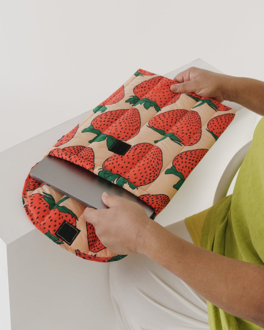 Baggu Puffy Laptop Sleeve 16" : Strawberry - Baggu Cases & Sleeves